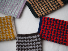 画像をギャラリービューアに読み込む, ブランケット〈好日〉で編む千鳥格子のハンドウォーマー【糸とレシピのキット】