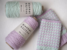 画像をギャラリービューアに読み込む, ブランケット〈好日〉で編む千鳥格子のハンドウォーマー【糸とレシピのキット】
